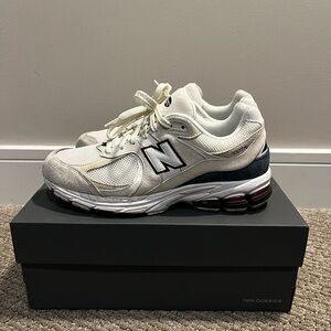 New Balance Men's 2002R